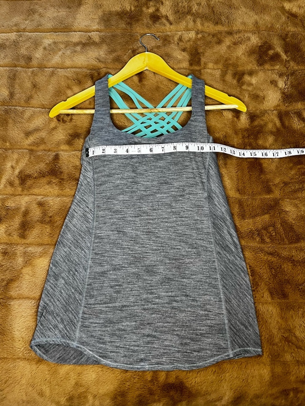 Lululemon Gray Tank Size 2 Open Cutout Back Green Strappy Yoga Athletic top - Picture 3 of 6